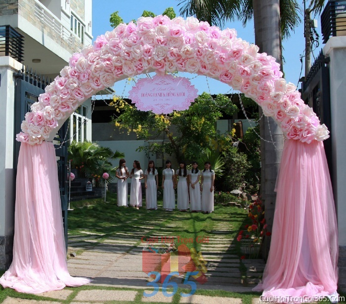dịch vụ cưới hỏi trọn gói - Cho thuê cổng cưới màu trắng hồng kết bằng hoa giấy lụa vải mềm mại, tinh tế, đẹp tươi sang trọn để làm lễ hỏi, tiệc cưới CHG07