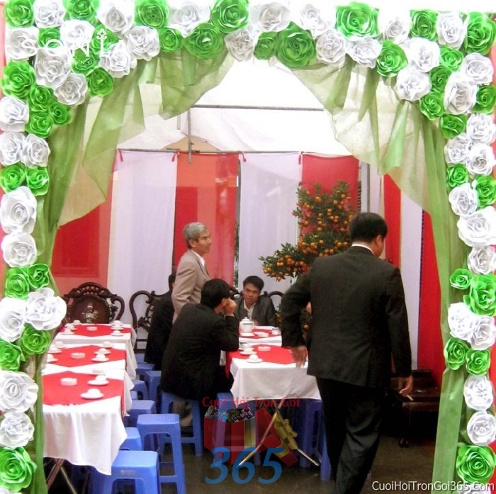 Cho thuê cổng cưới màu xanh lá kết bằng hoa giấy lụa vải mềm mại, tinh tế, đẹp tươi sang trọn để làm lễ hỏi, tiệc cưới CHG20 : Mẫu cưới hỏi trọn gói 365 của công ty dịch vụ trang trí nhà tiệc cưới hỏi đẹp rẻ uy tín ở tại quận Tân Phú Sài Gòn TPHCM Gò Vấp