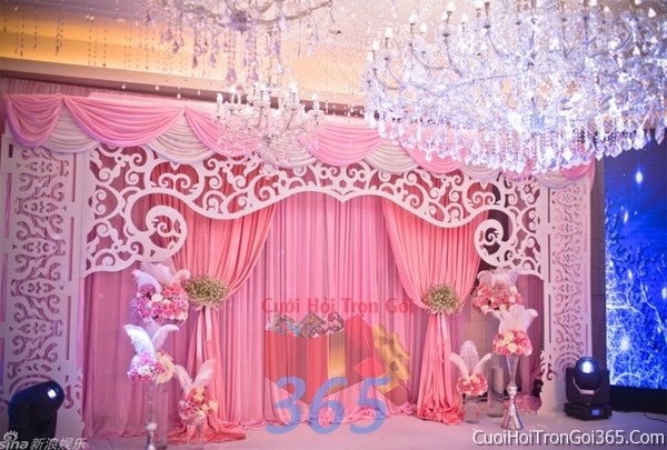 Cho thuê dàn nhạc, trang trí sân khấu tiệc đám cưới, đám hỏi tông màu hồng với hoa tươi sang trọng, rực rỡ SKNH06 : Mẫu cưới hỏi trọn gói 365 của công ty dịch vụ trang trí nhà tiệc cưới hỏi đẹp rẻ uy tín ở tại quận Tân Phú Sài Gòn TPHCM Gò Vấp
