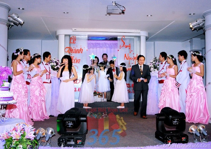 dịch vụ cưới hỏi trọn gói - Cung cấp nhân sự nhóm múa với trang phục sare hồng trình diễn các bài múa đám cưới hay, độcNSSK08