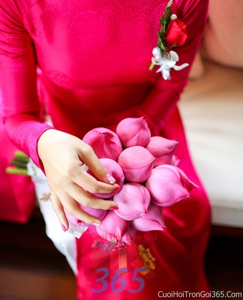 Hoa cầm tay cô dâu tông hồng sen kết đẹp, dễ thương cho ngày lễ ăn hỏi, tiệc đám cưới HC10 : Mẫu cưới hỏi trọn gói 365 của công ty dịch vụ trang trí nhà tiệc cưới hỏi đẹp rẻ uy tín ở tại quận Tân Phú Sài Gòn TPHCM Gò Vấp