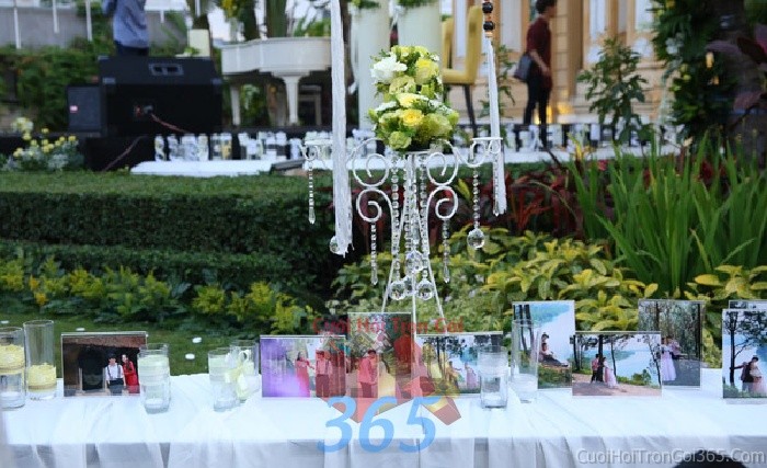 Trang trí bàn ký tên tông màu cam xanh biển  trong tiệc cưới tại nhà hàng sang trọng, ấn tượng TTBKT54 : Mẫu cưới hỏi trọn gói 365 của công ty dịch vụ trang trí nhà tiệc cưới hỏi đẹp rẻ uy tín ở tại quận Tân Phú Sài Gòn TPHCM Gò Vấp