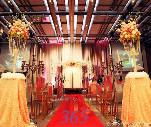 Trang trí không gian tiệc cưới trong nhà hàng TTNH20 : Mẫu cưới hỏi trọn gói 365 của công ty dịch vụ trang trí nhà tiệc cưới hỏi đẹp rẻ uy tín ở tại quận Tân Phú Sài Gòn TPHCM Gò Vấp