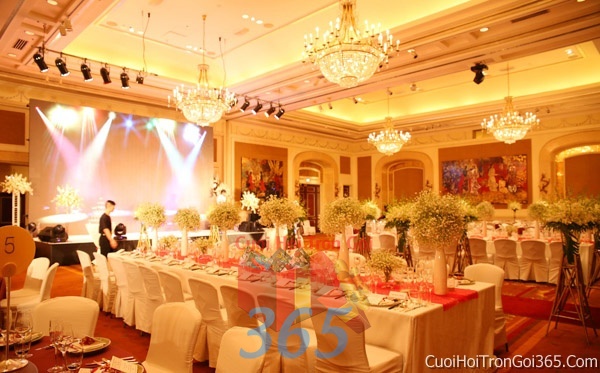 Trang trí không gian tiệc cưới trong nhà hàng TTNH30 : Mẫu cưới hỏi trọn gói 365 của công ty dịch vụ trang trí nhà tiệc cưới hỏi đẹp rẻ uy tín ở tại quận Tân Phú Sài Gòn TPHCM Gò Vấp