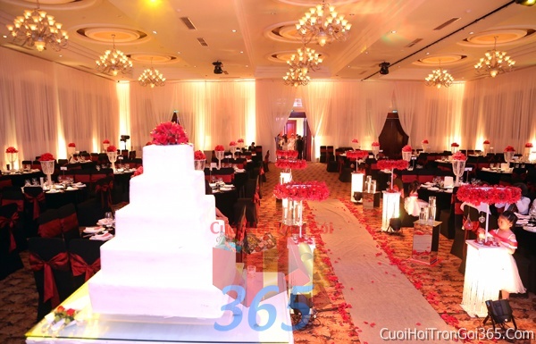 Trang trí không gian tiệc cưới trong nhà hàng TTNH36 : Mẫu cưới hỏi trọn gói 365 của công ty dịch vụ trang trí nhà tiệc cưới hỏi đẹp rẻ uy tín ở tại quận Tân Phú Sài Gòn TPHCM Gò Vấp