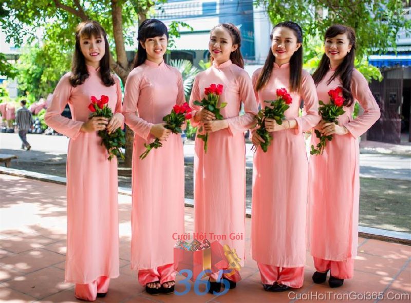 dịch vụ cưới hỏi trọn gói - Cho thuê nhân viên bưng mâm quả nữ trong trang phục áo dài mới đẹp hiện đại  BQNU35