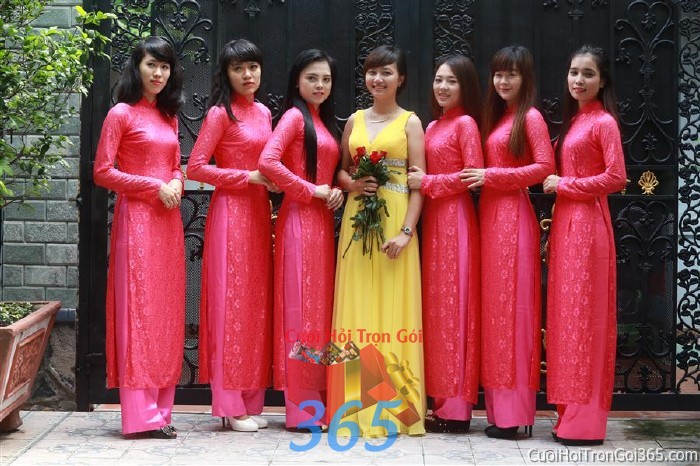 dịch vụ cưới hỏi trọn gói - Cung cấp cho thuê đội ngũ nhân viên bưng quả nữ với trang phục nữ áo dài ren màu hồng sen tươi vui, dáng chuẩn đồng BQNU18