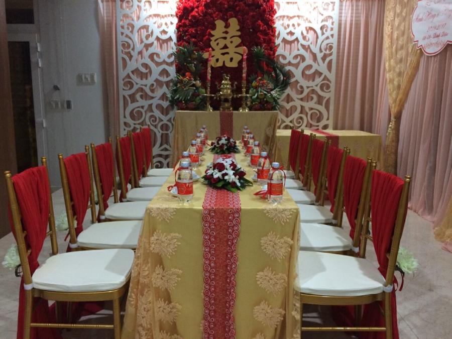 Trang trí nhà cưới trọn gói gam đỏ kết hợp sử dụng hoa trang trí ghế thêm phần ý nghĩa TTNCH147 : Mẫu cưới hỏi trọn gói 365 của công ty dịch vụ trang trí nhà tiệc cưới hỏi đẹp rẻ uy tín ở tại quận Tân Phú Sài Gòn TPHCM Gò Vấp