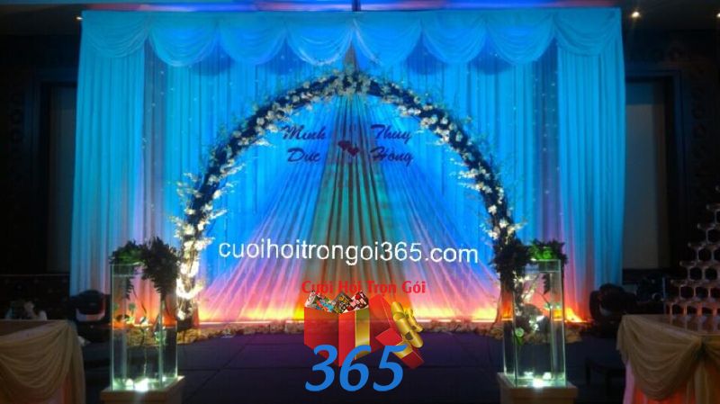Trang trí sân khấu cho tiệc cưới nhà hàng SKNH32 : Mẫu cưới hỏi trọn gói 365 của công ty dịch vụ trang trí nhà tiệc cưới hỏi đẹp rẻ uy tín ở tại quận Tân Phú Sài Gòn TPHCM Gò Vấp