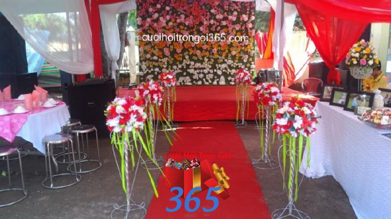 Trang trí sân khấu cho tiệc cưới tại SKNH34 : Mẫu cưới hỏi trọn gói 365 của công ty dịch vụ trang trí nhà tiệc cưới hỏi đẹp rẻ uy tín ở tại quận Tân Phú Sài Gòn TPHCM Gò Vấp