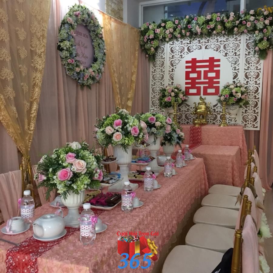 dịch vụ cưới hỏi trọn gói - Vải hoa hồng gam hồng pastel được dùng trang trí cùng với hoa cẩm tú TTNCH168