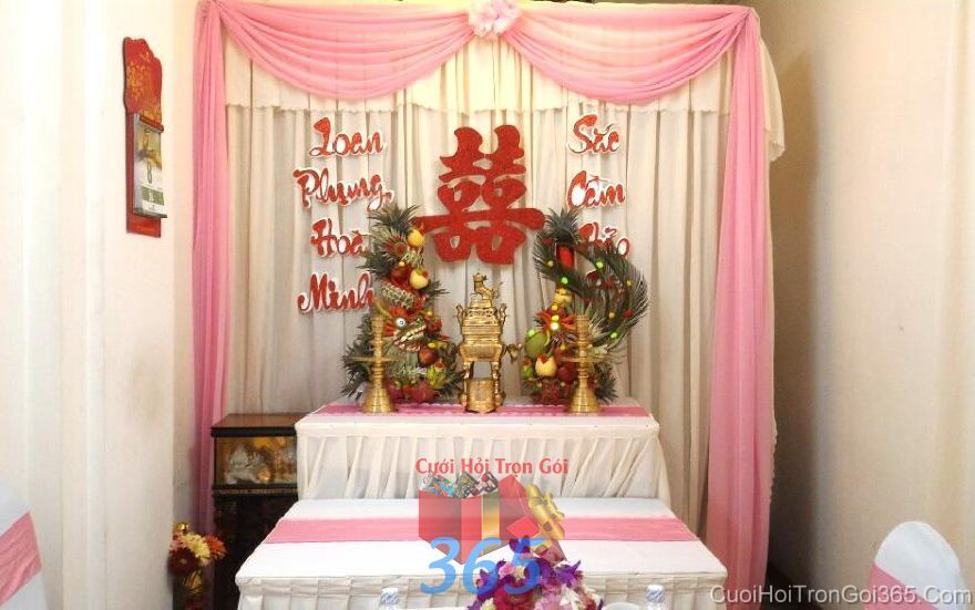 Trang trí bàn thờ gia tiên ngày cưới tông màu hồng phấn với vải  BT27 : Mẫu cưới hỏi trọn gói 365 của công ty dịch vụ trang trí nhà tiệc cưới hỏi đẹp rẻ uy tín ở tại quận Tân Phú Sài Gòn TPHCM Gò Vấp