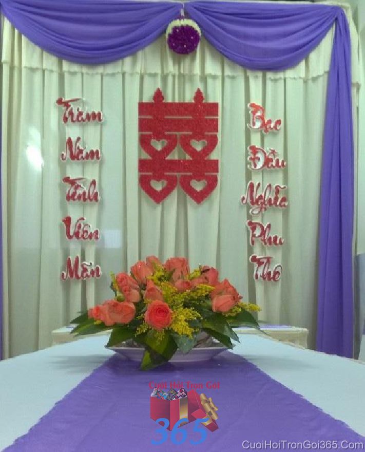 Trang trí bàn thờ gia tiên ngày cưới tông màu tím ấn tượng với  vải  BT31 : Mẫu cưới hỏi trọn gói 365 của công ty dịch vụ trang trí nhà tiệc cưới hỏi đẹp rẻ uy tín ở tại quận Tân Phú Sài Gòn TPHCM Gò Vấp