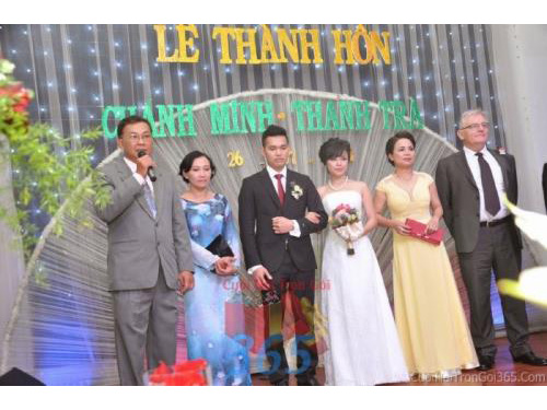 Shop dịch vụ cưới hỏi cưới hỏi 365 | công ty, shop cưới hỏi: trang trí nhà đám cưới, bàn thờ gia tiên, cắt dán chữ; cổng hoa tươi, cổng hoa vải, hoa cầm tay, hoa để bàn, hoa trang trí ngày cưới; mâm quả cưới hỏi, nhân sự bưng quả ; cho thuê bàn ghế, nhà bạt, khung rạp - Cho thuê nhân sự làm người đại diện hai họ trai gái trong đám hỏi, lễ NDD07