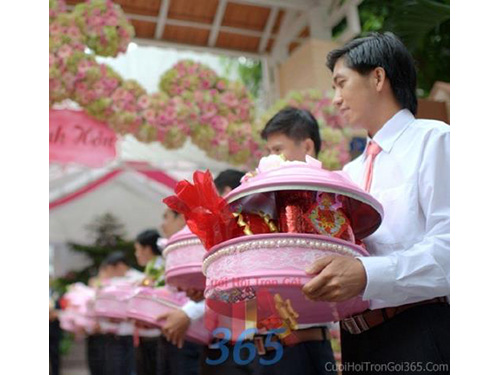 Mâm quả cưới hỏi kết cườm màu hồng đẹp, dễ thương cho nghi lễ gia tiên ăn hỏi, đám MQ12 : Mẫu cưới hỏi trọn gói 365 của công ty dịch vụ trang trí nhà tiệc cưới hỏi đẹp rẻ uy tín ở tại quận Tân Phú Sài Gòn TPHCM Gò Vấp