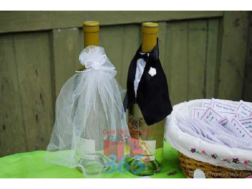 Phụ kiện đám cưới cặp rượu cô dâu chú rể dùng để trang trí bàn ký tên đón khách, không gian tiệc cưới nhà PKC46 : Mẫu cưới hỏi trọn gói 365 của công ty dịch vụ trang trí nhà tiệc cưới hỏi đẹp rẻ uy tín ở tại quận Tân Phú Sài Gòn TPHCM Gò Vấp