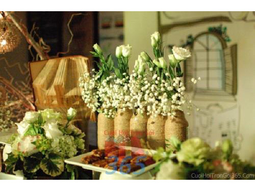 Phụ kiện đám cưới chai lọ kết dây thuần cắm hoa trắng nhỏ xinh dùng để trang trí bàn ký tên đón khách, không gian tiệc cưới nhà PKC40 : Mẫu cưới hỏi trọn gói 365 của công ty dịch vụ trang trí nhà tiệc cưới hỏi đẹp rẻ uy tín ở tại quận Tân Phú Sài Gòn TPHCM Gò Vấp