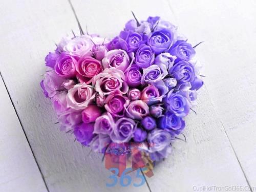 Phụ kiện đám cưới hoa tươi trái tim đầy đặn dùng để trang trí bàn ký tên đón khách, không gian tiệc cưới nhà PKC54 : Mẫu cưới hỏi trọn gói 365 của công ty dịch vụ trang trí nhà tiệc cưới hỏi đẹp rẻ uy tín ở tại quận Tân Phú Sài Gòn TPHCM Gò Vấp
