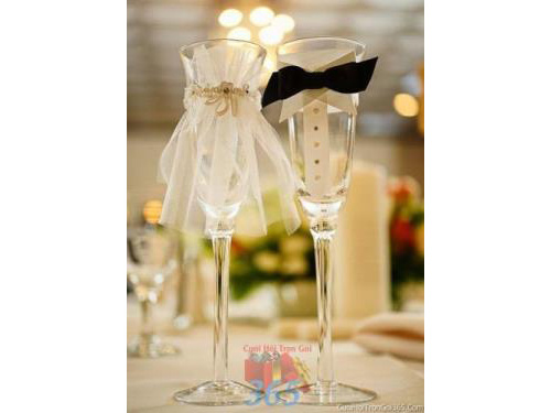 Phụ kiện ly cô dâu chú rể trang trí đám cưới, không gian tiệc nhà hàng sang trọng ấn tượng PKC14 : Mẫu cưới hỏi trọn gói 365 của công ty dịch vụ trang trí nhà tiệc cưới hỏi đẹp rẻ uy tín ở tại quận Tân Phú Sài Gòn TPHCM Gò Vấp