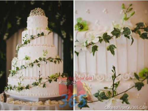 Trang trí bánh kem ngày cưới với hoa tươi tông màu trắng xanh để trang trí lễ cưới, tiệc cưới nhà hàng TTBC11 : Mẫu cưới hỏi trọn gói 365 của công ty dịch vụ trang trí nhà tiệc cưới hỏi đẹp rẻ uy tín ở tại quận Tân Phú Sài Gòn TPHCM Gò Vấp