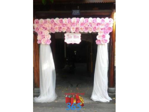 Shop dịch vụ cưới hỏi cưới hỏi 365 | công ty, shop cưới hỏi: trang trí nhà đám cưới, bàn thờ gia tiên, cắt dán chữ; cổng hoa tươi, cổng hoa vải, hoa cầm tay, hoa để bàn, hoa trang trí ngày cưới; mâm quả cưới hỏi, nhân sự bưng quả ; cho thuê bàn ghế, nhà bạt, khung rạp - Cổng cưới hoa giấy tông trắng hồng nhẹ nhàng CHG30